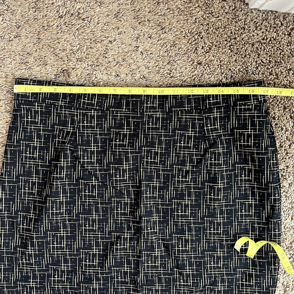 14-16 Vintage Abstract patterned pencil skirt. - Picture 6 of 6